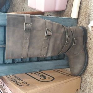 Womans grey stappy boots